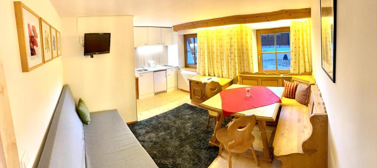 Appartamento Gutshof Zum Schluxen Pinswang Esterno foto