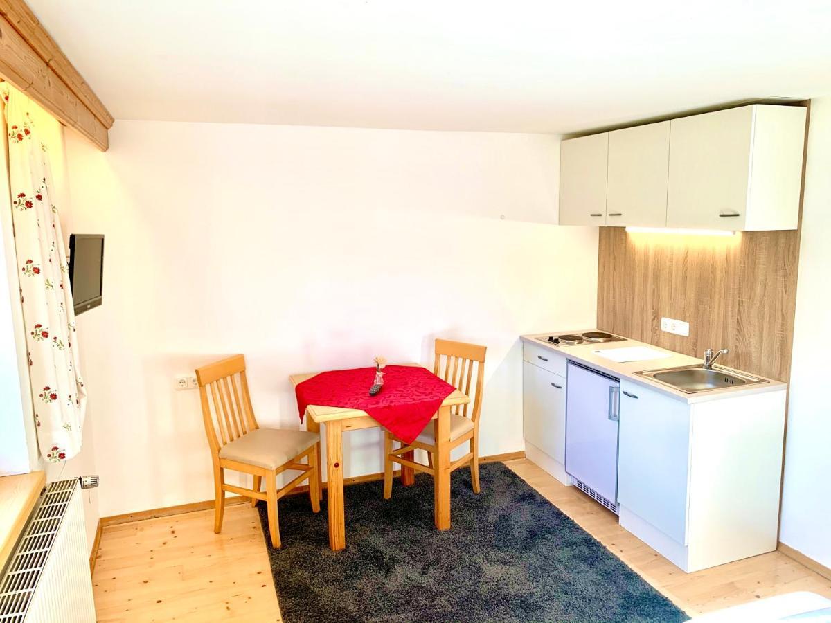 Appartamento Gutshof Zum Schluxen Pinswang Esterno foto